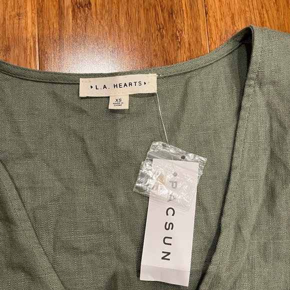 NWT LA HEARTS Button Down Front Tie Cropped Top in Sage Green Size XS - Picture 4 of 5